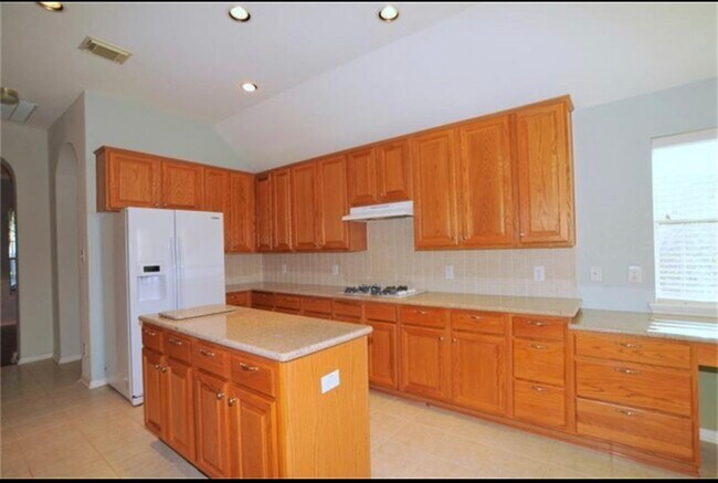 Building Photo - 1030 Walnut Pointe