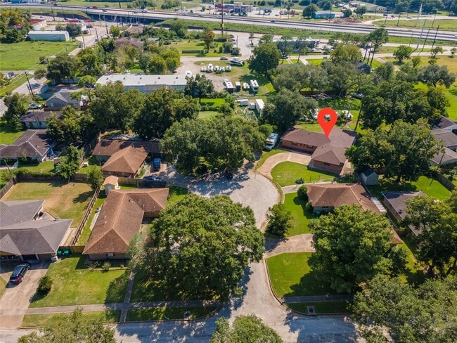Building Photo - 2511 Meadow Ln