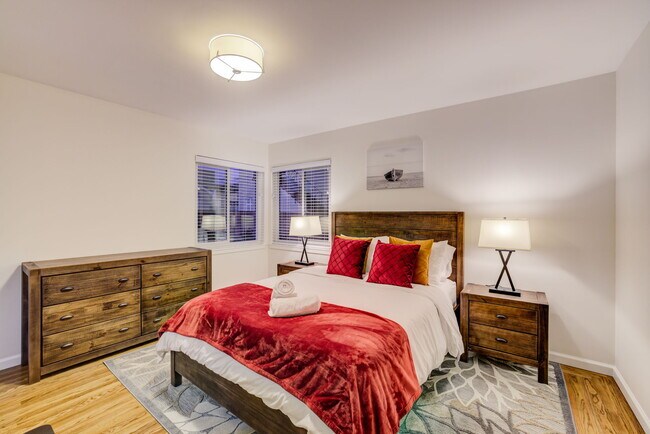 Building Photo - 672 Baden Ave