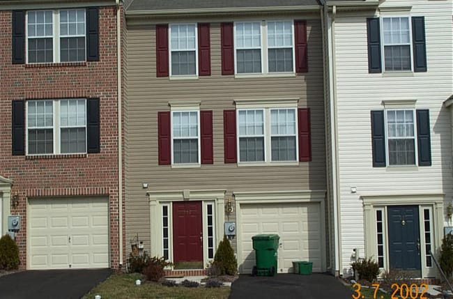 Building Photo - 302 Joshua Ct