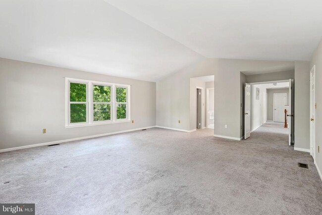 Building Photo - 10 Apple Blossom Ct