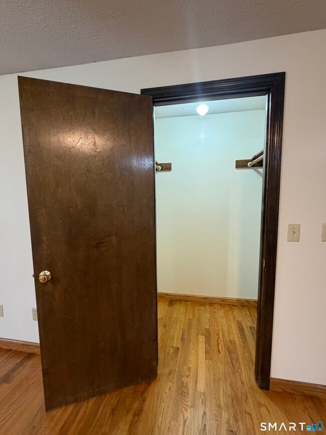 Building Photo - 8 Brook Ln