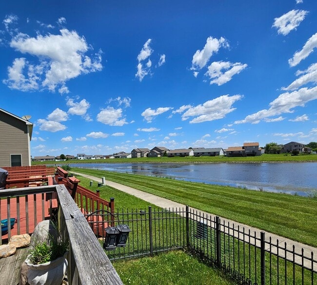 Building Photo - 3 Bd 2 Ba with Lake view!