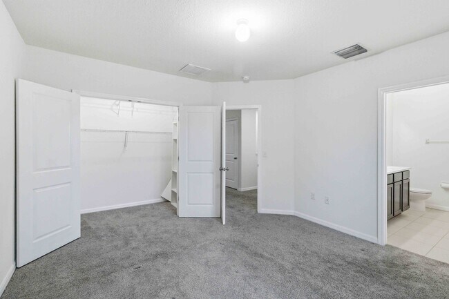 Building Photo - 9973 Hound Chase Dr