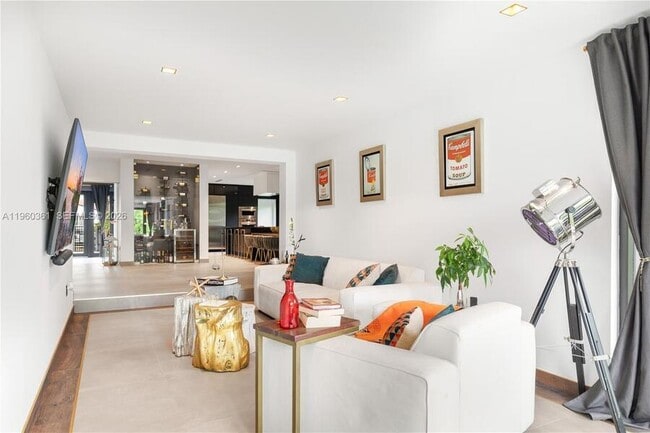 Building Photo - 63 SW 31st Rd