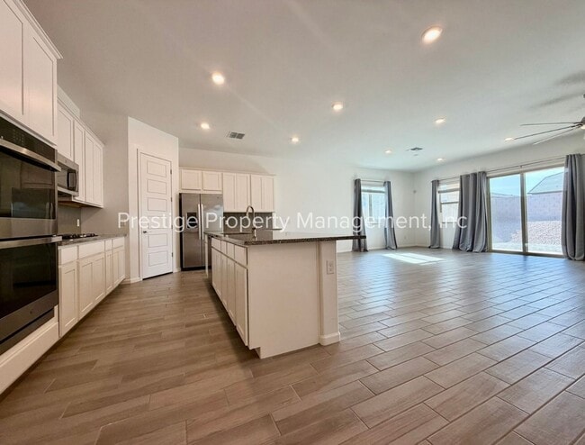 Building Photo - 10848 W Yates Ln