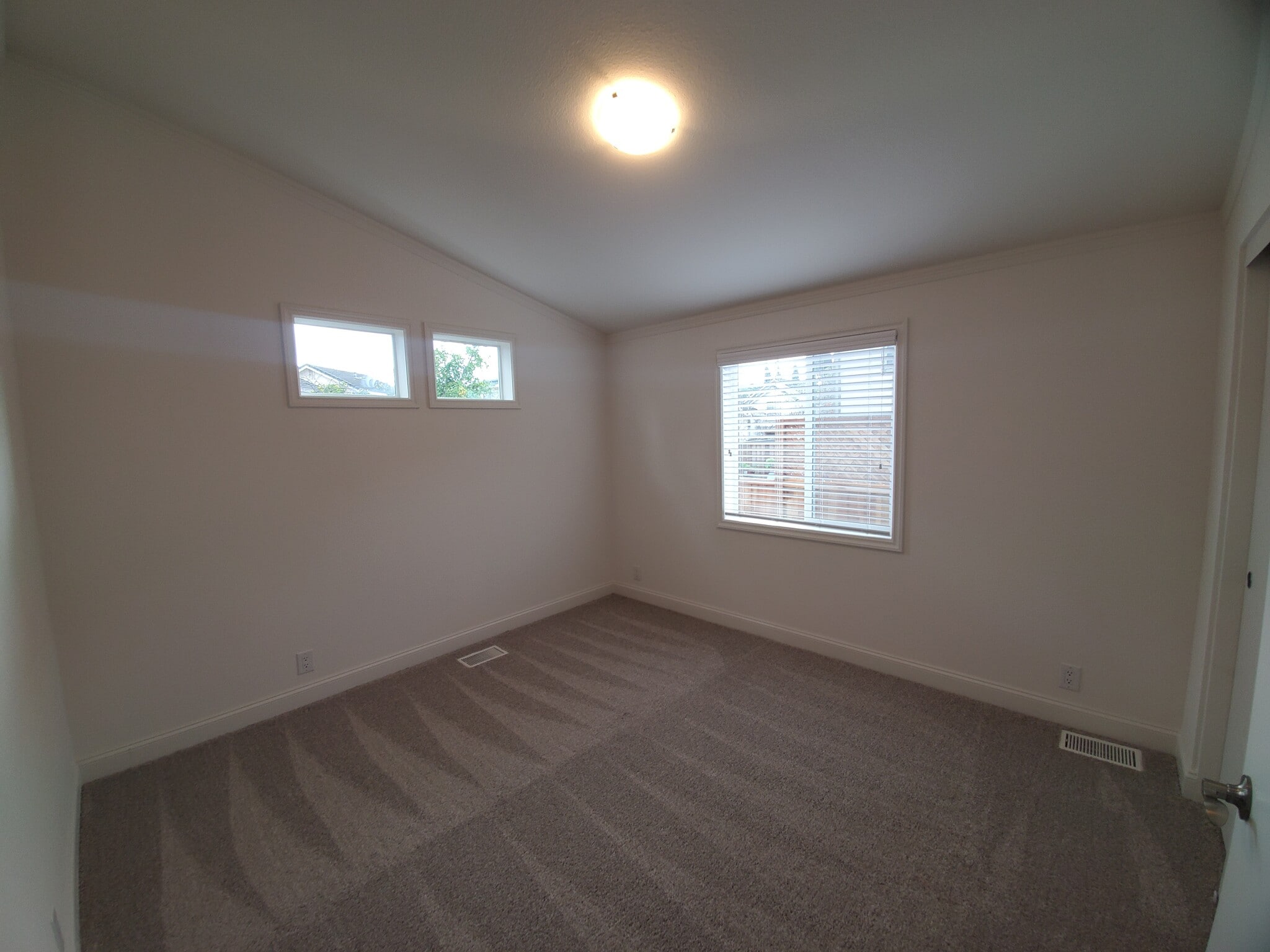 Building Photo - 25918 Meadowmist Dr