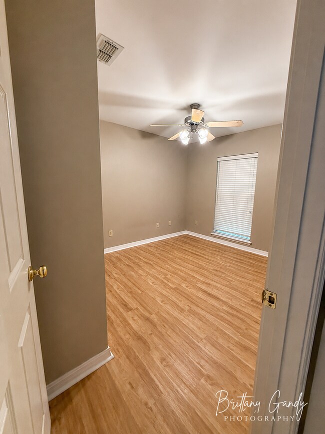 Building Photo - 6037 Braeburn Ct