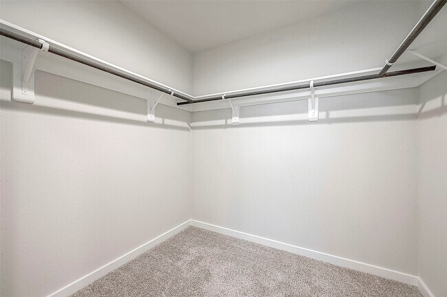 Building Photo - 2920 Gunnersbury Dr