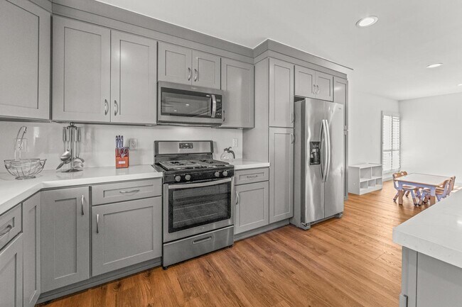 Building Photo - 1558 Wakefield Ave