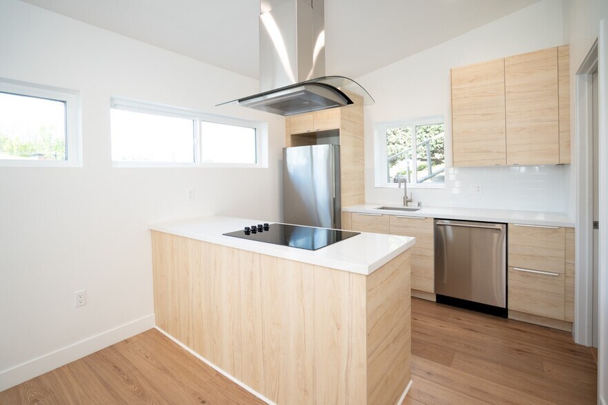 Building Photo - 4124 W Ave 42