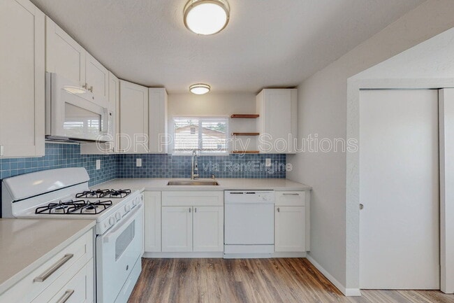 Building Photo - 1717 Griegos Rd NW