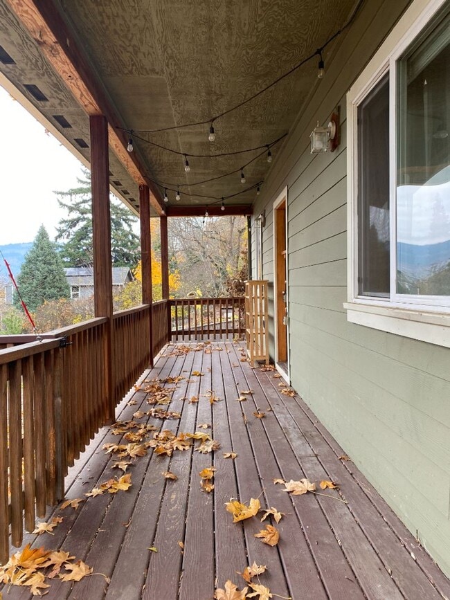 Building Photo - Close to Providence Hospital