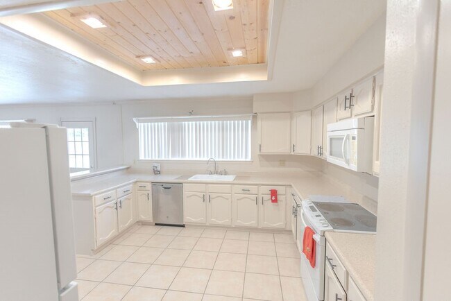 Building Photo - 9806 Cane Creek Dr