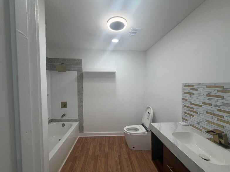 Building Photo - 4129 Plaza St