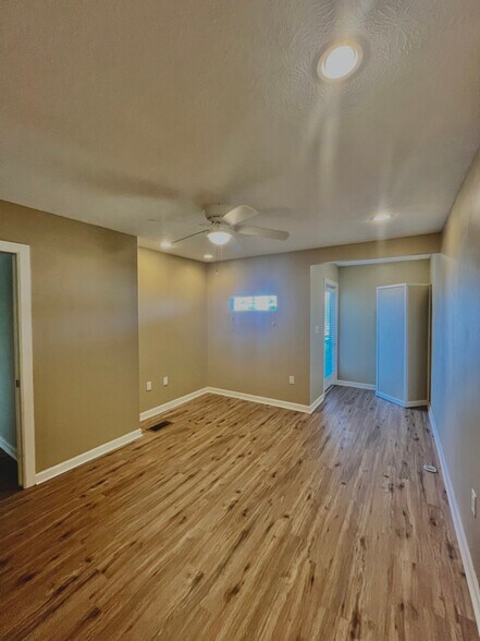 Building Photo - 3117 Debra Blvd