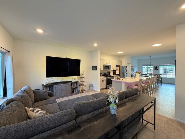 Building Photo - 235 Regency Ct