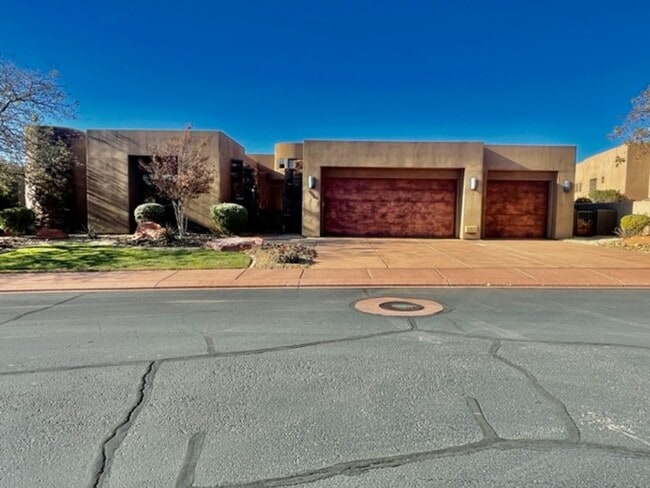 Primary Photo - Beautiful Fully Furnished home in an Exclu...