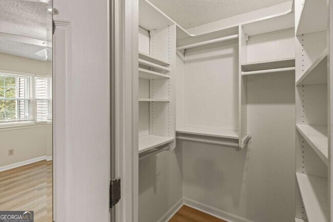 Building Photo - 611 Barrington Hills Dr