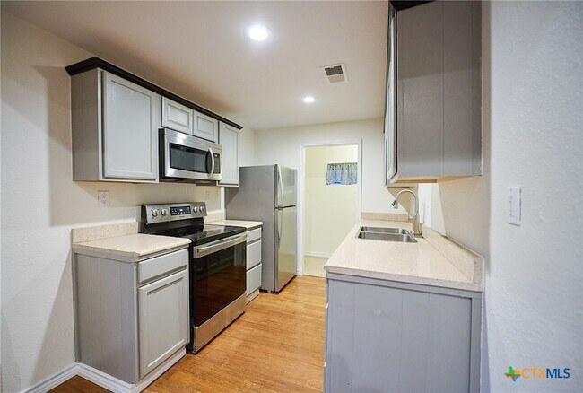 Building Photo - 919 Southside Dr