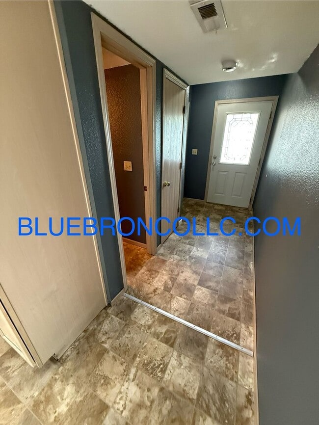 Building Photo - Remodeled 3-Bedroom Home in Lee’s Summit w...