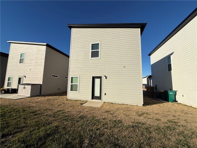 Building Photo - 831 States Ave