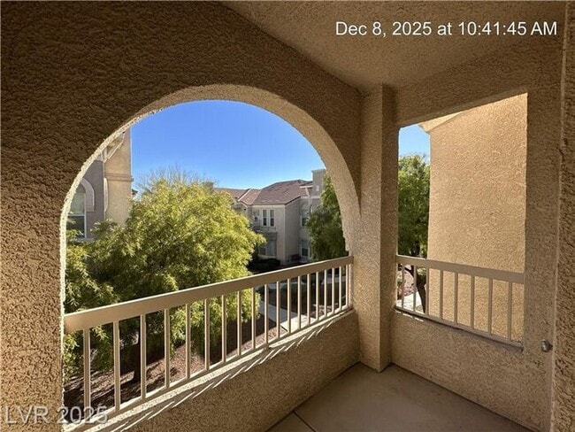 Building Photo - CONDO IN NORTHWEST GATED COMMUNITY