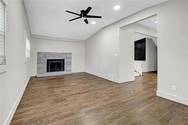 Building Photo - 1887 Shalimar Dr NE