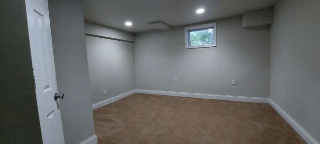 Building Photo - "Expansive 5-Bedroom Haven with Dual Kitch...