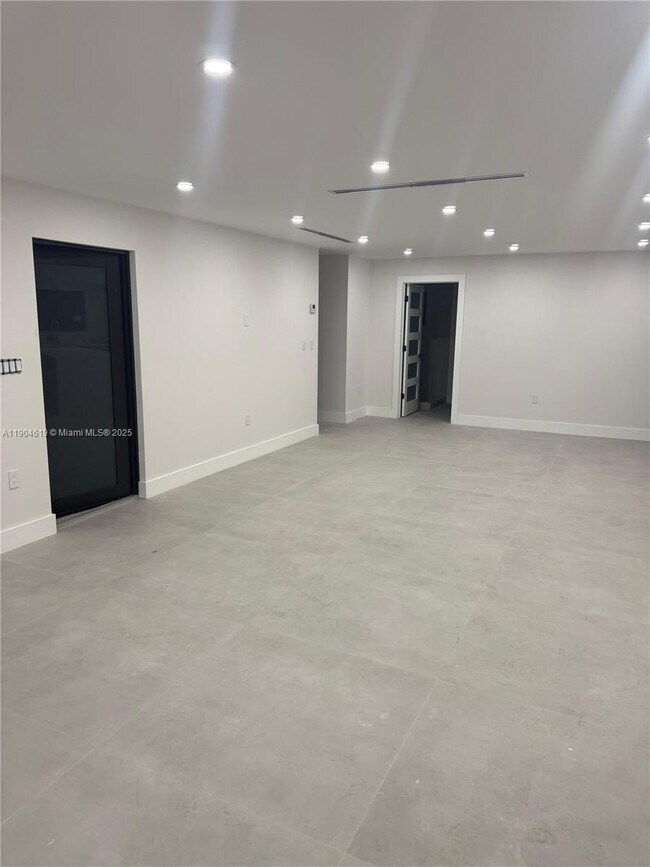 Building Photo - 9410 SW 55th St