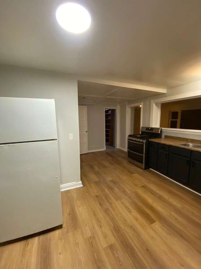 Building Photo - 1228 E 340th St