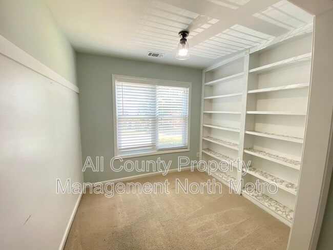 Building Photo - 10915 Kimball Crest Dr