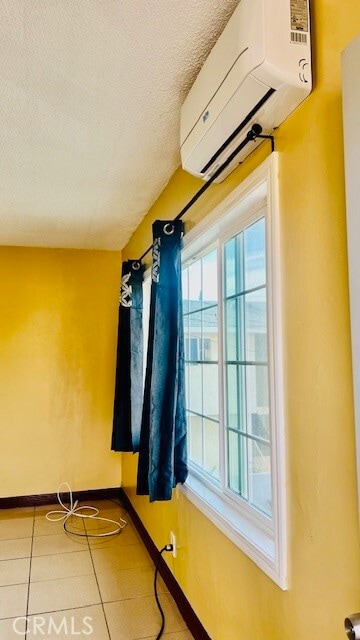 Building Photo - 826 E Hellman Ave