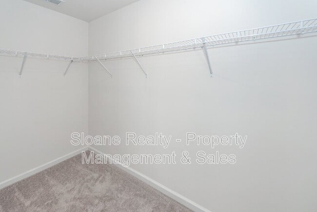 Building Photo - 4633 Forest Hills Dr