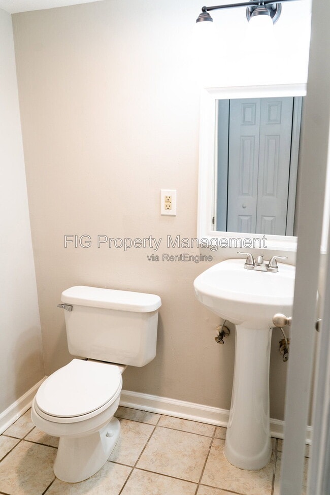 Building Photo - 139 Louella Dr