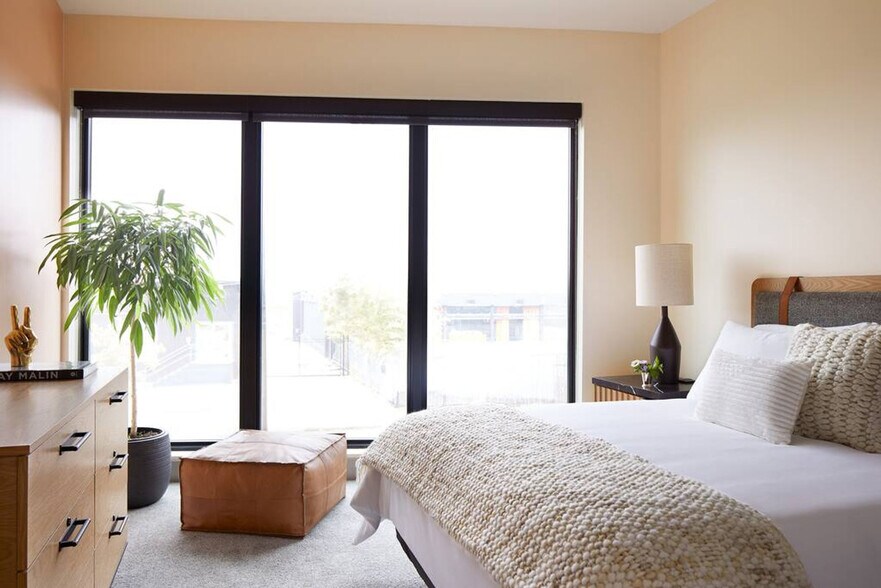 Building Photo - 1050 Brady Ave NW