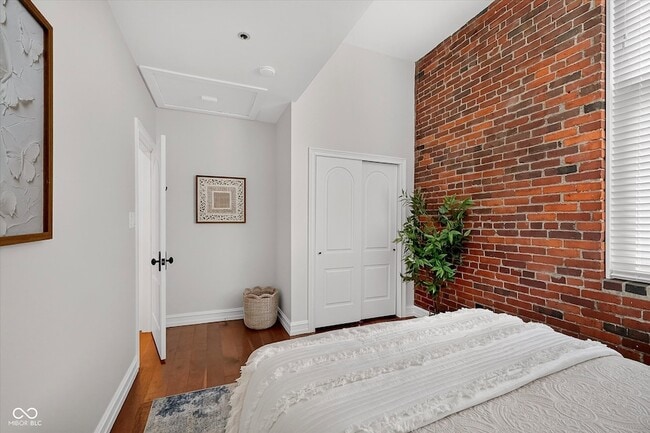 Building Photo - 430 N Park Ave