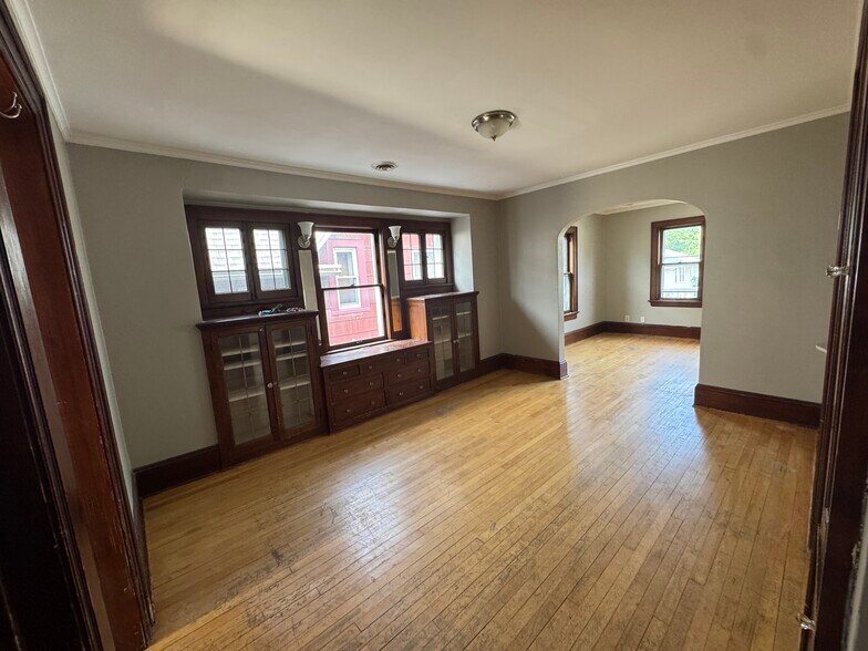 Building Photo - 1428 S 79th St