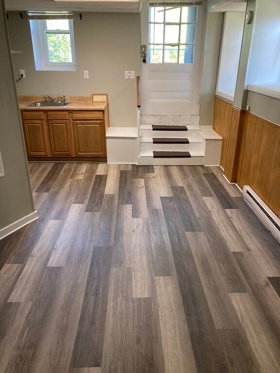 Building Photo - 604 Rock St