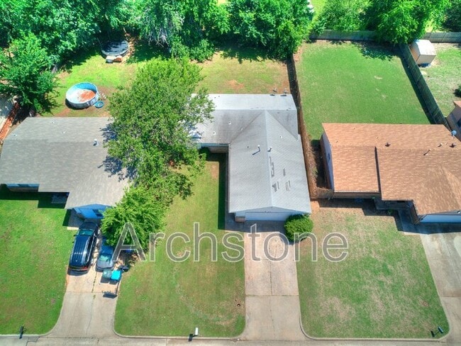 Building Photo - 8814 NE 13th St