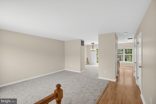 Building Photo - 502 Meadowmist Way
