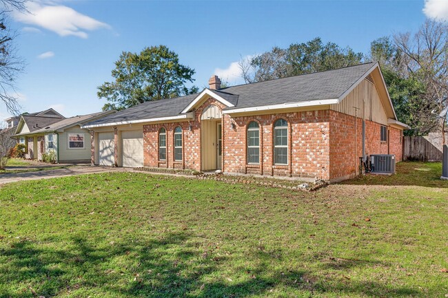 Building Photo - 406 Mistywood Dr