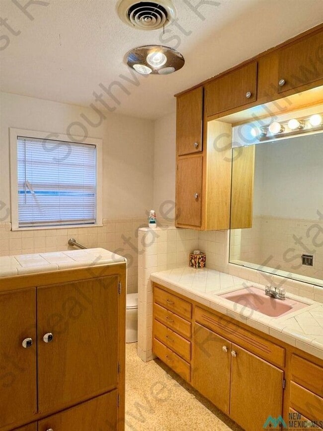 Building Photo - Beautiful 3 bedroom 2 bath brick home