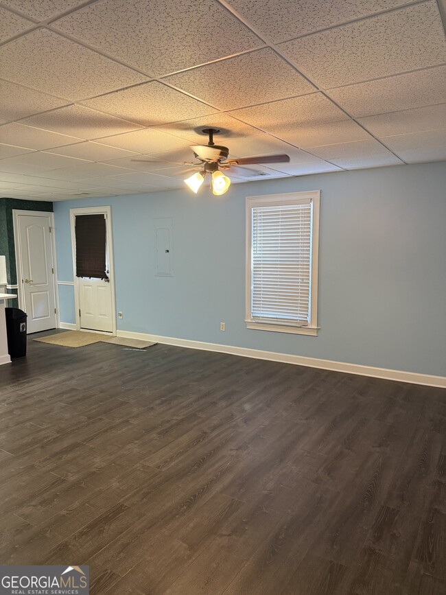 Building Photo - 1120 Lewis Ridge Cir