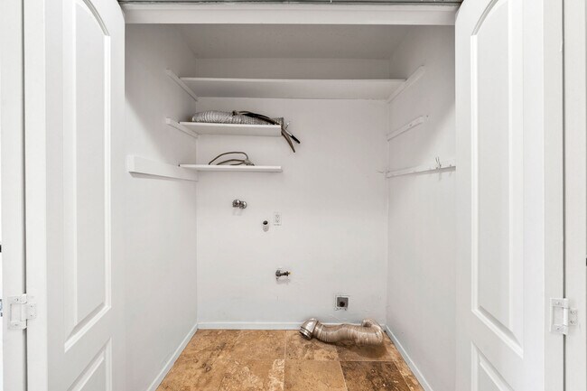 laundry room - 5646 Maynard Ave