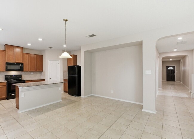 Building Photo - Move-In Ready Home in Landmark Pointe with Included Appliances