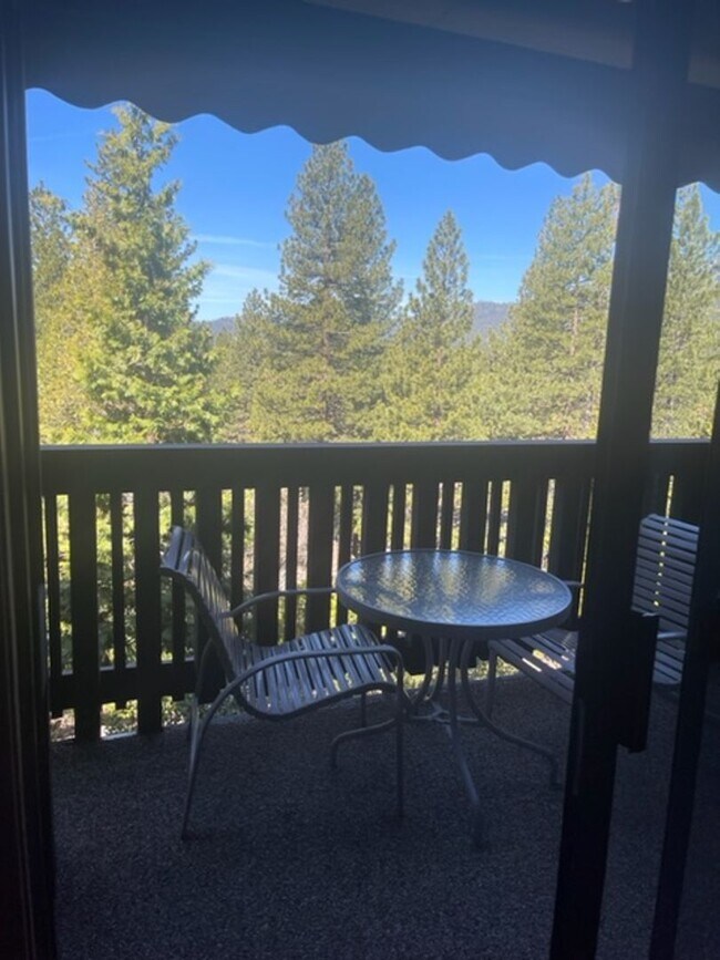 Building Photo - Month-to-month Summer Rental Condo