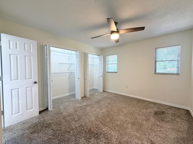 Building Photo - Available Now | Move-In Ready Rental in SE Ocala/Silversprings Shores