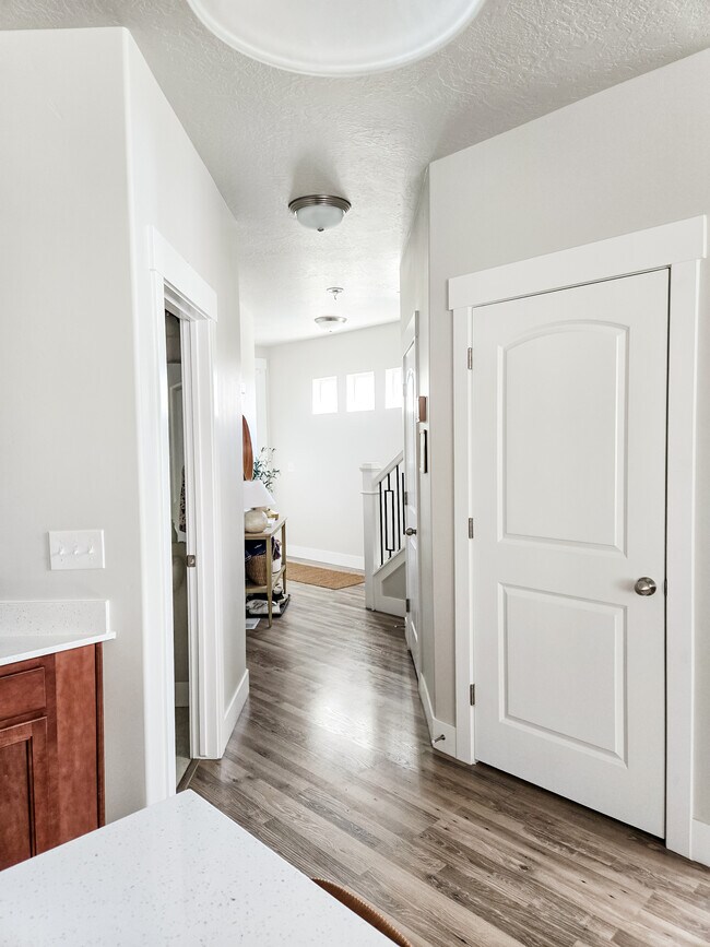 Building Photo - 261 W 490 N