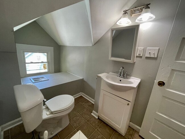 Building Photo - 313 Beech St